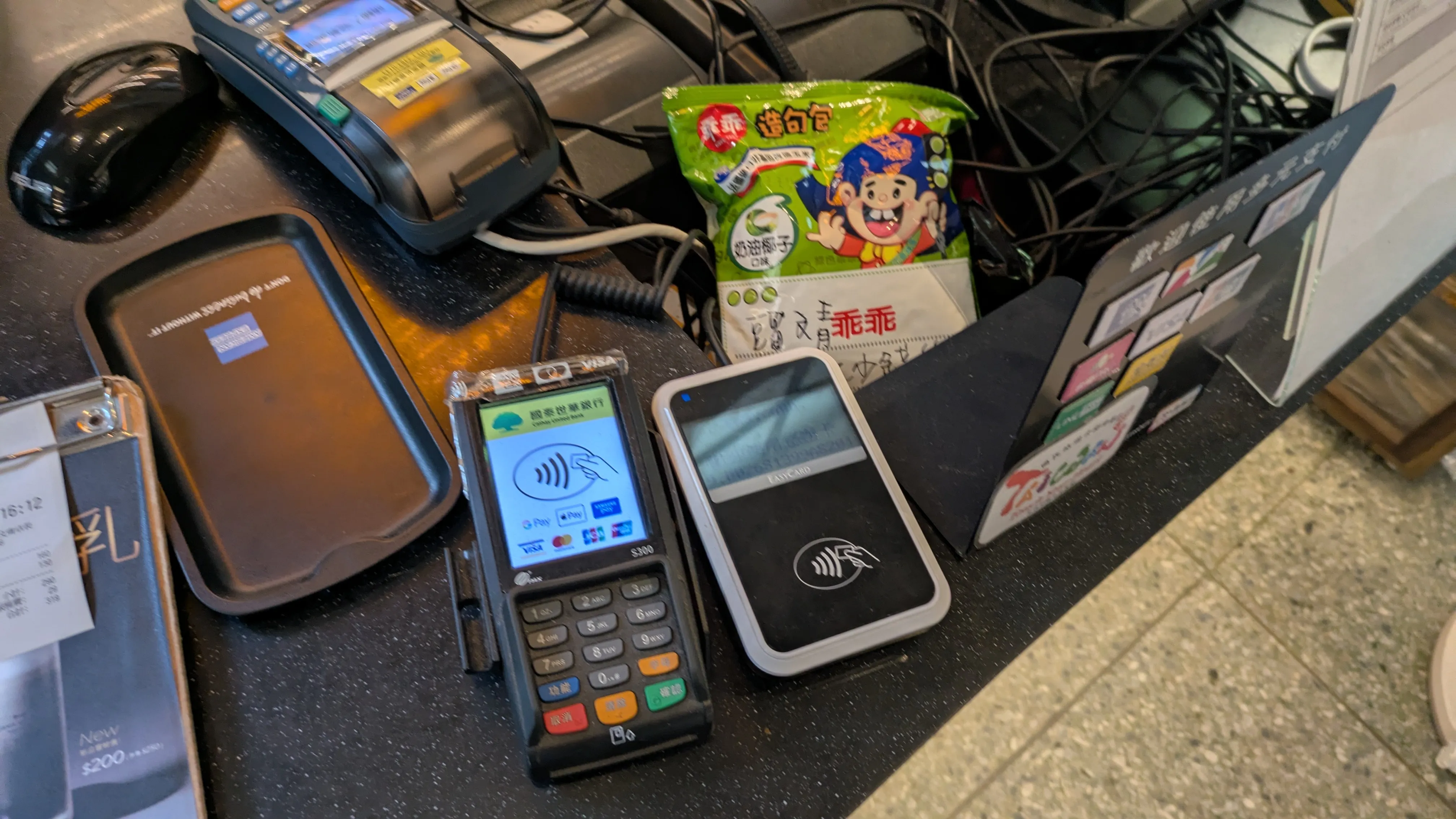 カフェのレジ機材を守る乖乖